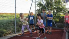 Die Schülerinnen und Schüler in der Disziplin Sprint am Sporttag